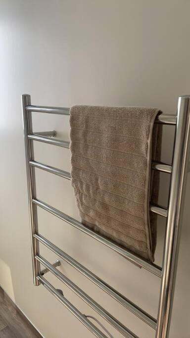 כרייסטצ'רץ' Cbd Luxury Parkside Living 2 Bedroom With Parking מראה חיצוני תמונה
