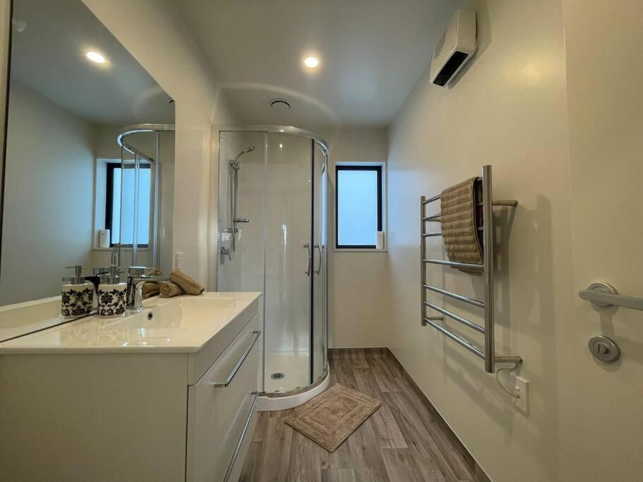 כרייסטצ'רץ' Cbd Luxury Parkside Living 2 Bedroom With Parking מראה חיצוני תמונה