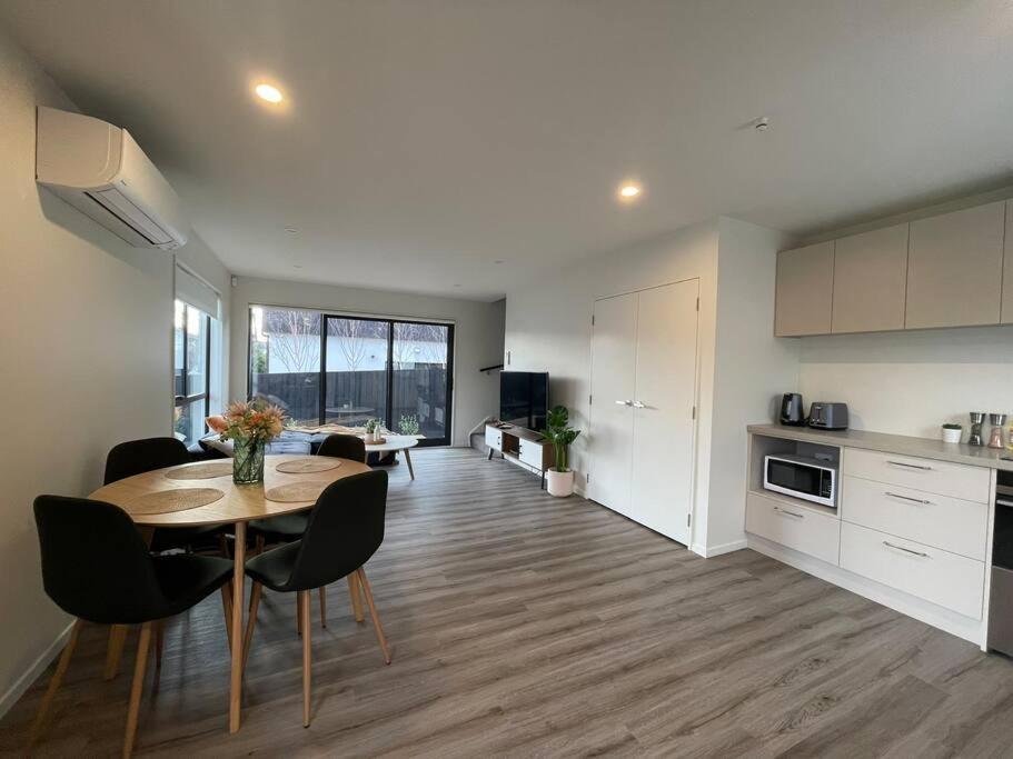 כרייסטצ'רץ' Cbd Luxury Parkside Living 2 Bedroom With Parking מראה חיצוני תמונה