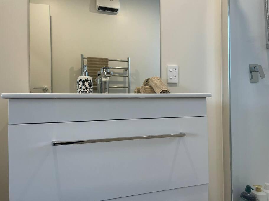 כרייסטצ'רץ' Cbd Luxury Parkside Living 2 Bedroom With Parking מראה חיצוני תמונה